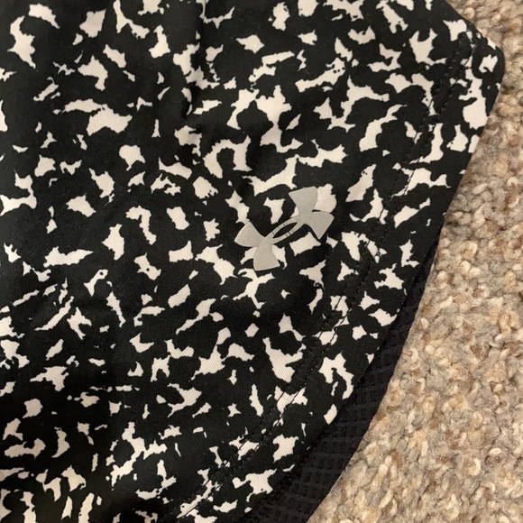 UnderArmour Black Athletic Tank Top - Picture 2 of 4